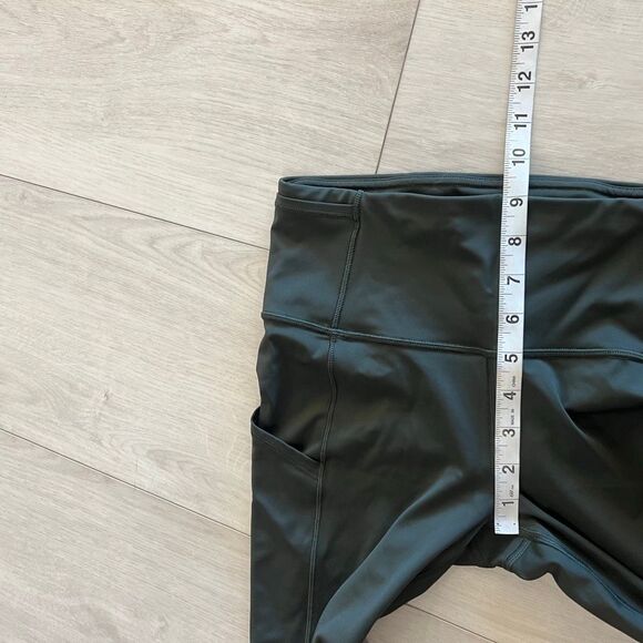 Lululemon women’s crop leggings size 6 - Picture 4 of 8